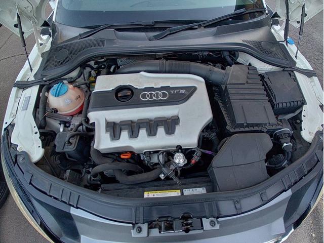 TTSクーペ ベースグレード 4WD ディーラー車 右H Bluetooth対応 ETC 黒/赤レザーシート バックカメラ マニュアルモード付AT 横滑り防止機能 シートエアコン ナビ フルセグTV ターボ CD/DVD再生機能(4枚目)