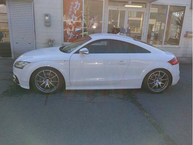 TTSクーペ ベースグレード 4WD ディーラー車 右H Bluetooth対応 ETC 黒/赤レザーシート バックカメラ マニュアルモード付AT 横滑り防止機能 シートエアコン ナビ フルセグTV ターボ CD/DVD再生機能(8枚目)