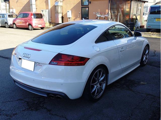 TTSクーペ ベースグレード 4WD ディーラー車 右H Bluetooth対応 ETC 黒/赤レザーシート バックカメラ マニュアルモード付AT 横滑り防止機能 シートエアコン ナビ フルセグTV ターボ CD/DVD再生機能(10枚目)