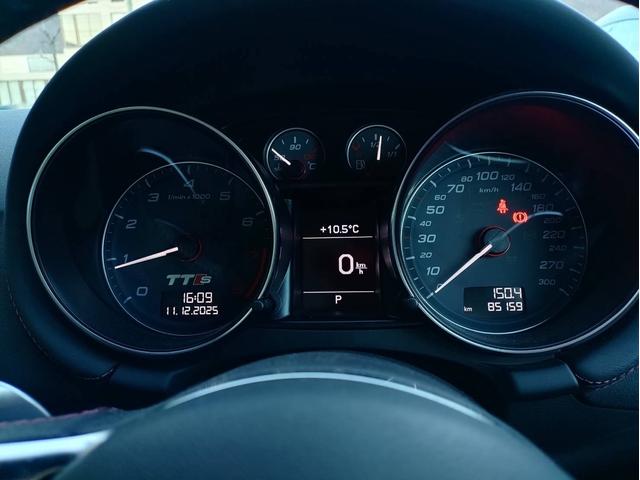 TTSクーペ ベースグレード 4WD ディーラー車 右H Bluetooth対応 ETC 黒/赤レザーシート バックカメラ マニュアルモード付AT 横滑り防止機能 シートエアコン ナビ フルセグTV ターボ CD/DVD再生機能(13枚目)