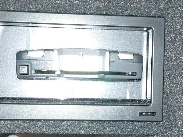 TTSクーペ ベースグレード 4WD ディーラー車 右H Bluetooth対応 ETC 黒/赤レザーシート バックカメラ マニュアルモード付AT 横滑り防止機能 シートエアコン ナビ フルセグTV ターボ CD/DVD再生機能(19枚目)