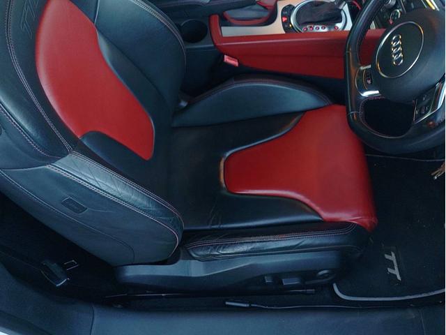 TTSクーペ ベースグレード 4WD ディーラー車 右H Bluetooth対応 ETC 黒/赤レザーシート バックカメラ マニュアルモード付AT 横滑り防止機能 シートエアコン ナビ フルセグTV ターボ CD/DVD再生機能(23枚目)