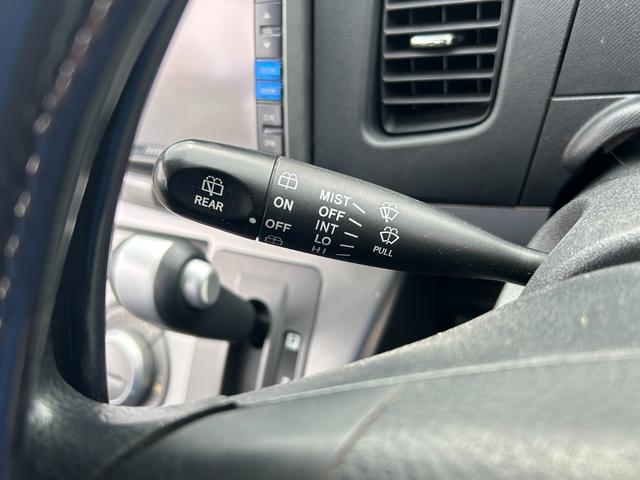 ムーヴ カスタム　Ｘリミテッド　パワーステアリング／パワーウィンドウ／ＣＤ／オーディオ／ＡＭ・ＦＭラジオ／ＡＢＳ／フルフラット／衝突安全ボディ／盗難防止システムエアコン／キーレスエントリー／（28枚目）