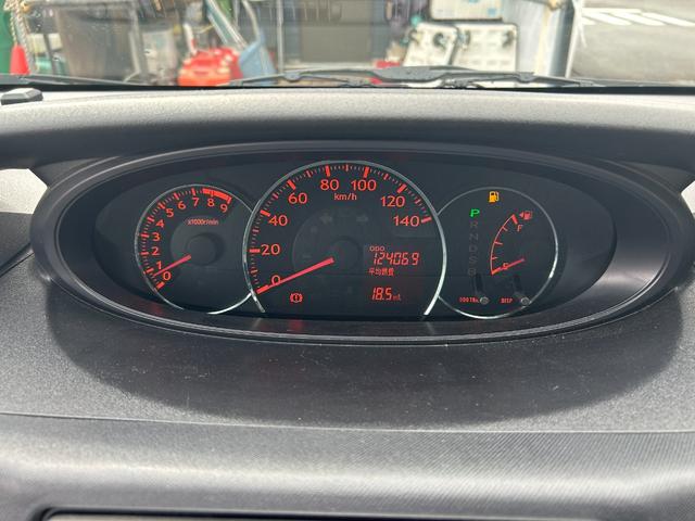 ムーヴ カスタム　Ｘリミテッド　パワーステアリング／パワーウィンドウ／ＣＤ／オーディオ／ＡＭ・ＦＭラジオ／ＡＢＳ／フルフラット／衝突安全ボディ／盗難防止システムエアコン／キーレスエントリー／（29枚目）