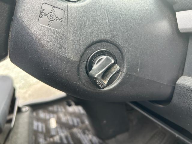 ムーヴ カスタム　Ｘリミテッド　パワーステアリング／パワーウィンドウ／ＣＤ／オーディオ／ＡＭ・ＦＭラジオ／ＡＢＳ／フルフラット／衝突安全ボディ／盗難防止システムエアコン／キーレスエントリー／（38枚目）