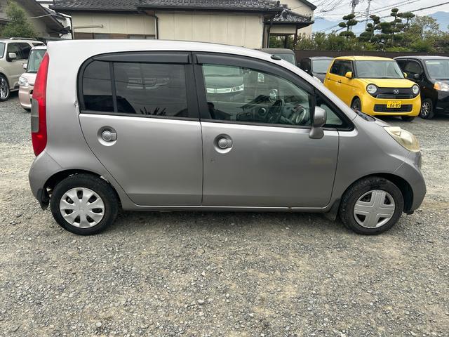 ライフ Ｆ　エアコン／キーレスエントリー／パワーステアリング／パワーウィンドウ／ＣＤ／オーディオ／ＡＭ・ＦＭラジオ／ＡＢＳ／フルフラット／衝突安全ボディ（12枚目）