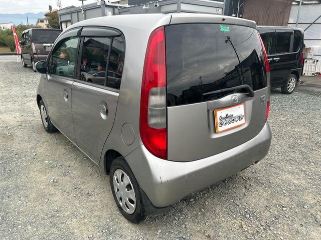 ライフ Ｆ　エアコン／キーレスエントリー／パワーステアリング／パワーウィンドウ／ＣＤ／オーディオ／ＡＭ・ＦＭラジオ／ＡＢＳ／フルフラット／衝突安全ボディ（16枚目）