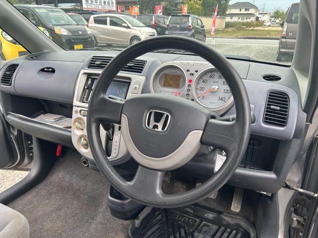 ライフ Ｆ　エアコン／キーレスエントリー／パワーステアリング／パワーウィンドウ／ＣＤ／オーディオ／ＡＭ・ＦＭラジオ／ＡＢＳ／フルフラット／衝突安全ボディ（17枚目）