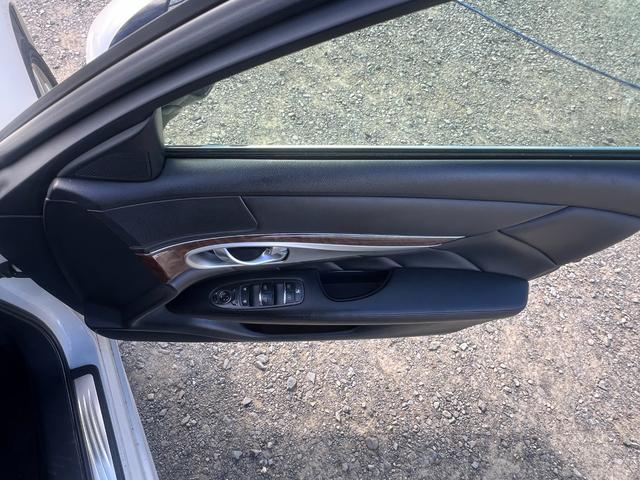 フーガハイブリッド Ａパッケージ　車検令和８年１１月／エアコン／キーレスエントリー／パワーステアリング／パワーウィンドウ／ナビ／Ｂｌｕｅｔｏｏｔｈ／ＡＢＳ／フルフラット／衝突安全ボディ／盗難防止システム／（46枚目）