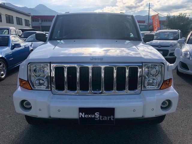 ジープ・コマンダー リミテッド５．７　ＨＥＭＩ　４ＷＤ・社外ナビ・ダブルサンルーフ・クルコン・シガーソケット・シートメモリ・パワーシート・前席シートヒーター・電格ミラー・コーナーセンサー・横滑り防止・パワーウィンドウ・フォグランプ・Ｖ８エンジン（3枚目）