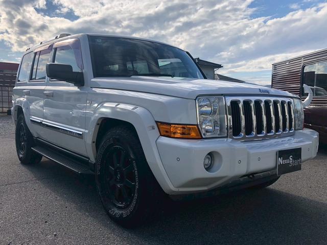 ジープ・コマンダー リミテッド５．７　ＨＥＭＩ　４ＷＤ・社外ナビ・ダブルサンルーフ・クルコン・シガーソケット・シートメモリ・パワーシート・前席シートヒーター・電格ミラー・コーナーセンサー・横滑り防止・パワーウィンドウ・フォグランプ・Ｖ８エンジン（4枚目）