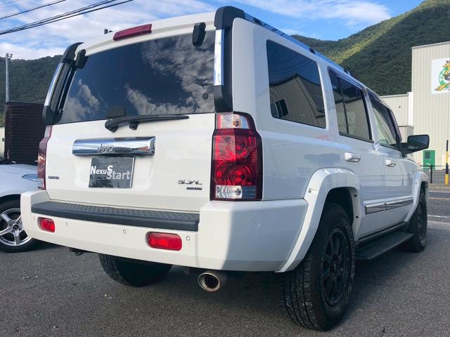 ジープ・コマンダー リミテッド５．７　ＨＥＭＩ　４ＷＤ・社外ナビ・ダブルサンルーフ・クルコン・シガーソケット・シートメモリ・パワーシート・前席シートヒーター・電格ミラー・コーナーセンサー・横滑り防止・パワーウィンドウ・フォグランプ・Ｖ８エンジン（5枚目）