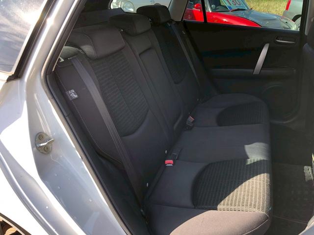 アテンザスポーツワゴン 25S 4WD クリアビューパッケージ オートライト レインセンサー付きフロントワイパー ウィンカーミラー スポーティタイプリアスポイラー プッシュボタンスタートシステム アドバンスキーレスエントリーシステム(10枚目)