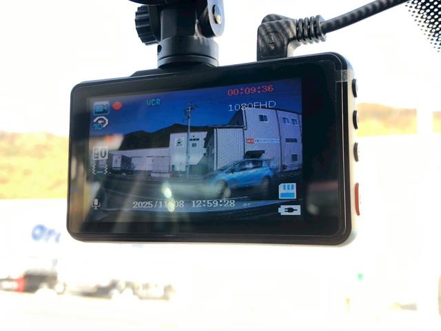 アテンザスポーツワゴン 25S 4WD クリアビューパッケージ オートライト レインセンサー付きフロントワイパー ウィンカーミラー スポーティタイプリアスポイラー プッシュボタンスタートシステム アドバンスキーレスエントリーシステム(20枚目)