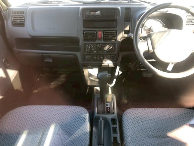 キャリイトラック KCスペシャル 4WD・純正ラジオデッキ・デュアルカメラブレーキサポート・車線逸脱防止・ドライブレコーダー・パワーウィンドウ・エアコン・横滑り防止・ヘッドライトレベライザー・シガーソケット・灰皿(12枚目)