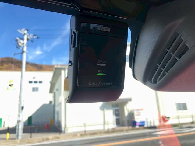 キャリイトラック KCスペシャル 4WD・純正ラジオデッキ・デュアルカメラブレーキサポート・車線逸脱防止・ドライブレコーダー・パワーウィンドウ・エアコン・横滑り防止・ヘッドライトレベライザー・シガーソケット・灰皿(18枚目)