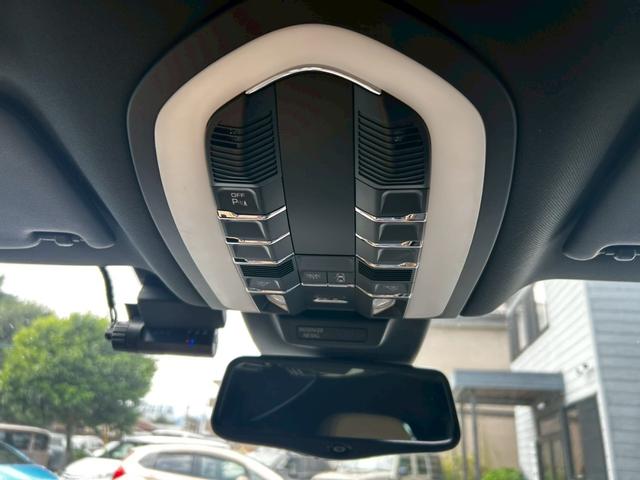 マカン マカンＳ　Ｓ（５名）　純正ナビ　純正アルミ　バックモニター　ＨＩＤヘッドライト　ＥＴＣ　電動シート　フルタイム４ＷＤ　盗難防止システム　ＡＢＳ（23枚目）