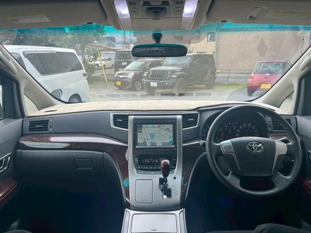 ヴェルファイア ２．４Ｚ　ナビ　フルセグＴＶ　ＡＬＰＩＮＥフリップダウン　両側電動スライドドア　バックカメラ　Ｂｌｕｅｔｏｏｔｈ　ＥＴＣ　プッシュスタート　スペアキー　オットマン　横滑り防止（4枚目）