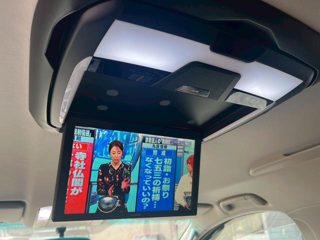 ヴェルファイア ２．４Ｚ　ナビ　フルセグＴＶ　ＡＬＰＩＮＥフリップダウン　両側電動スライドドア　バックカメラ　Ｂｌｕｅｔｏｏｔｈ　ＥＴＣ　プッシュスタート　スペアキー　オットマン　横滑り防止（13枚目）