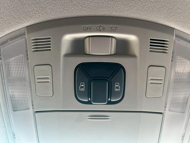 ヴェルファイア ２．４Ｚ　ナビ　フルセグＴＶ　ＡＬＰＩＮＥフリップダウン　両側電動スライドドア　バックカメラ　Ｂｌｕｅｔｏｏｔｈ　ＥＴＣ　プッシュスタート　スペアキー　オットマン　横滑り防止（17枚目）