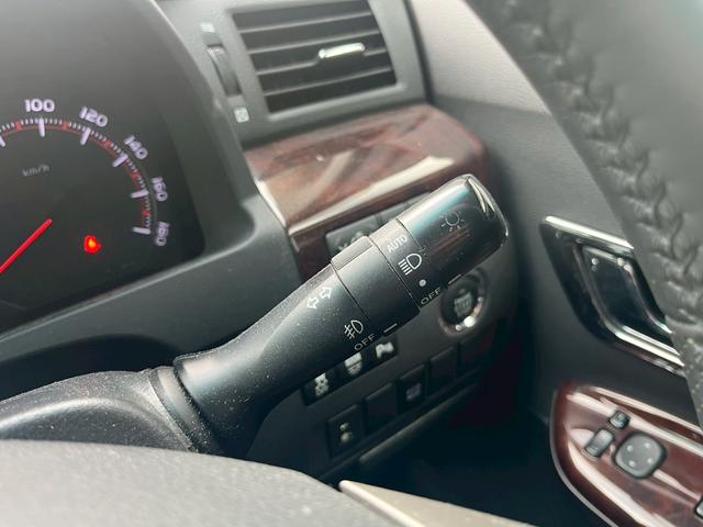ヴェルファイア ２．４Ｚ　ナビ　フルセグＴＶ　ＡＬＰＩＮＥフリップダウン　両側電動スライドドア　バックカメラ　Ｂｌｕｅｔｏｏｔｈ　ＥＴＣ　プッシュスタート　スペアキー　オットマン　横滑り防止（21枚目）