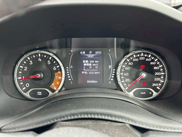 ジープ・レネゲード ロンジチュード　ワンオーナー　純正ディスプレイオーディオ　ブラインドスポットモニター　オートクルーズコントロール　ルーフレール　バックモニター　ＥＴＣ　Ｂｌｕｅｔｏｏｔｈ　アイドリングストップ（10枚目）