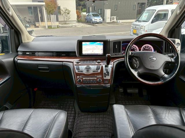 エルグランド 250ハイウェイSブラックレザーアーバンセレ 4WD ナビ ETC 前席シートヒーター Bカメラ パワーシート 両側電動スライド スマートキー 皮シート(4枚目)