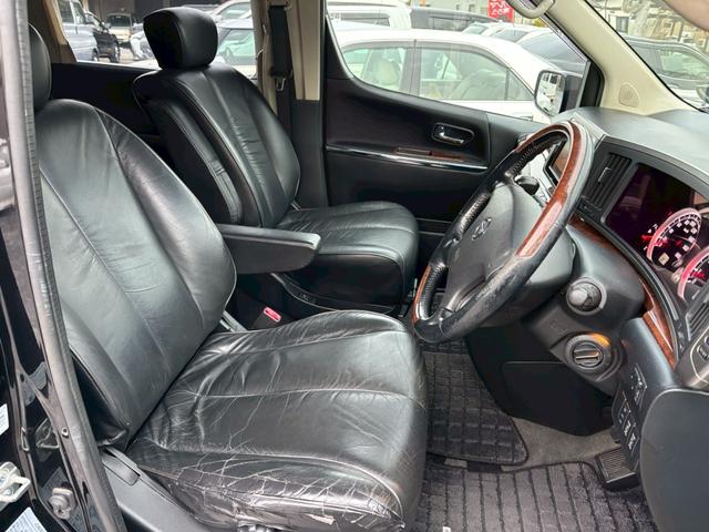 エルグランド 250ハイウェイSブラックレザーアーバンセレ 4WD ナビ ETC 前席シートヒーター Bカメラ パワーシート 両側電動スライド スマートキー 皮シート(5枚目)