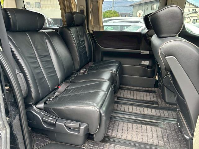 エルグランド 250ハイウェイSブラックレザーアーバンセレ 4WD ナビ ETC 前席シートヒーター Bカメラ パワーシート 両側電動スライド スマートキー 皮シート(6枚目)