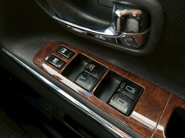 エルグランド 250ハイウェイSブラックレザーアーバンセレ 4WD ナビ ETC 前席シートヒーター Bカメラ パワーシート 両側電動スライド スマートキー 皮シート(21枚目)