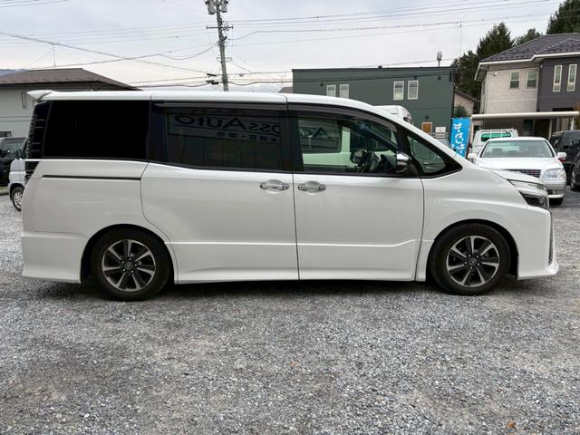 ヴォクシー ZS 煌 11インチアルパインナビ フリップダウン TV ETC バックカメラ Aライト 衝突安全ボディ フルフラットシート 盗難防止装置 スマートエントリー LEDヘッドライト ダブルエアコン キーレス(3枚目)