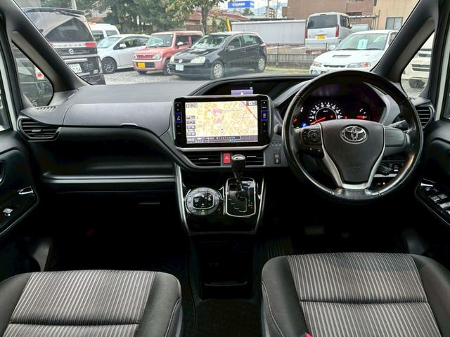 ヴォクシー ZS 煌 11インチアルパインナビ フリップダウン TV ETC バックカメラ Aライト 衝突安全ボディ フルフラットシート 盗難防止装置 スマートエントリー LEDヘッドライト ダブルエアコン キーレス(4枚目)