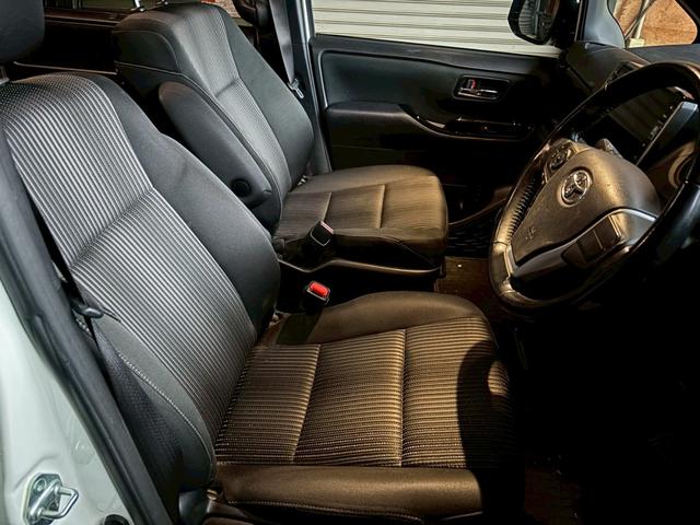 ヴォクシー ZS 煌 11インチアルパインナビ フリップダウン TV ETC バックカメラ Aライト 衝突安全ボディ フルフラットシート 盗難防止装置 スマートエントリー LEDヘッドライト ダブルエアコン キーレス(5枚目)