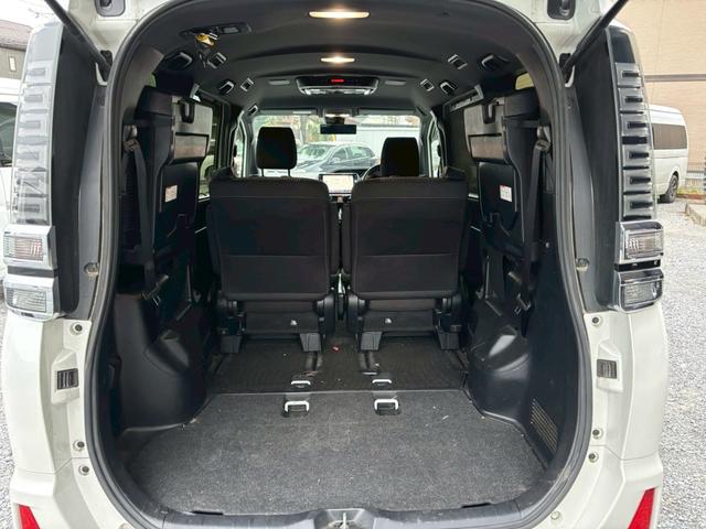 ヴォクシー ZS 煌 11インチアルパインナビ フリップダウン TV ETC バックカメラ Aライト 衝突安全ボディ フルフラットシート 盗難防止装置 スマートエントリー LEDヘッドライト ダブルエアコン キーレス(9枚目)