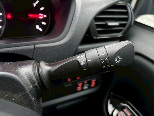 ヴォクシー ZS 煌 11インチアルパインナビ フリップダウン TV ETC バックカメラ Aライト 衝突安全ボディ フルフラットシート 盗難防止装置 スマートエントリー LEDヘッドライト ダブルエアコン キーレス(19枚目)