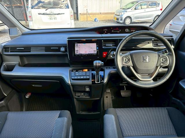 ステップワゴンスパーダ スパーダ ホンダセンシング 4WD ナビ フルセグTV フリップダウン 両側電動スライドドア バックカメラ Bluetooth LEDヘッドライト 追従クルコン 純正アルミホイール プッシュスタート ETC パドルシフト(4枚目)