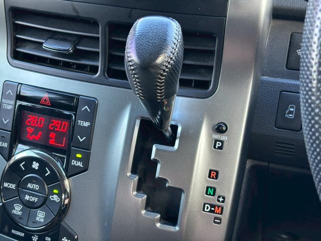 ヴォクシー ZS 煌III フロントモデリスタエアロ ハーフレザー アルパインナビ アルパインフリップダウンモニター 両側パワースライドドア バックモニター プッシュスタートボタン スペアキー(17枚目)