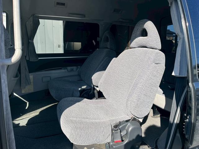 デリカスペースギア ２０ｔｈアニバーサリーリミテッド　４ＷＤ　ナビ　フルセグＴＶ　バックカメラ　ＥＴＣ　キーレス（7枚目）