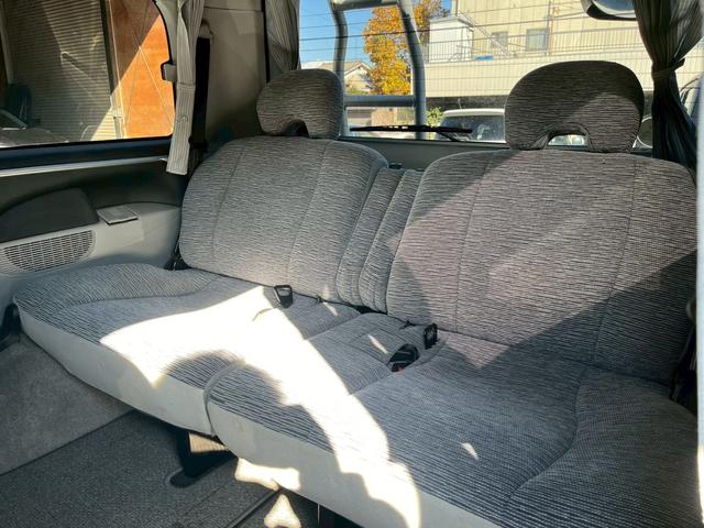 デリカスペースギア ２０ｔｈアニバーサリーリミテッド　４ＷＤ　ナビ　フルセグＴＶ　バックカメラ　ＥＴＣ　キーレス（8枚目）