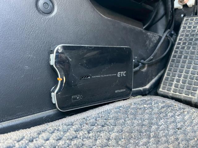 デリカスペースギア ２０ｔｈアニバーサリーリミテッド　４ＷＤ　ナビ　フルセグＴＶ　バックカメラ　ＥＴＣ　キーレス（15枚目）