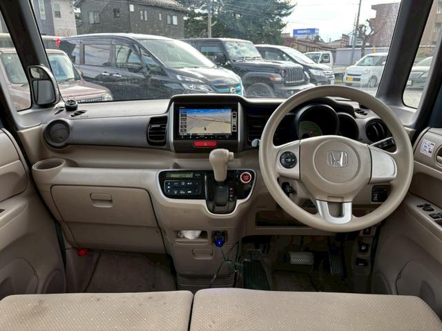 Ｎ－ＢＯＸ Ｇ・Ｌパッケージ　４ＷＤ　ナビＴＶ　両側スライド　冬タイヤ付き　バックカメラ付き　ＥＴＣ　エアバック　ベンチシート　Ｗエアバック　パワーウインド（8枚目）