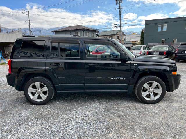 ジープ・パトリオット リミテッド　フルタイム４ＷＤ　　オーディオ　サンルーフ　ルーフレール　冬タイヤ付き　　Ｓカメラ　オートクルーズコントロール　運転席パワーシート　本革　エアコン　パワーウィンドウ　盗難防止システム（2枚目）