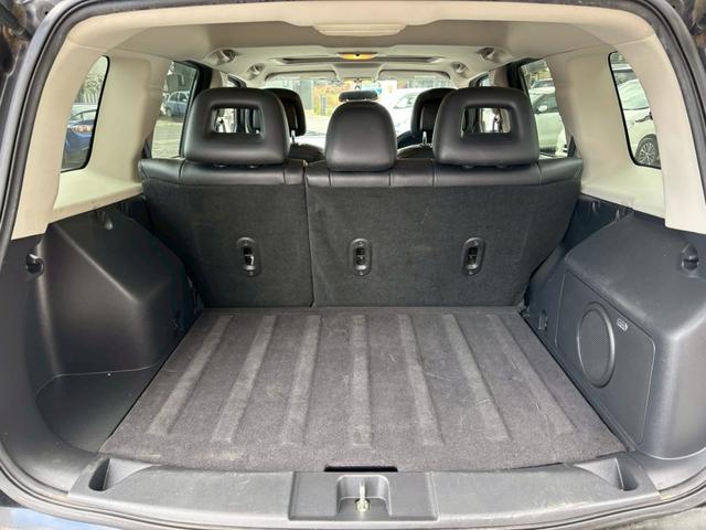 ジープ・パトリオット リミテッド　フルタイム４ＷＤ　　オーディオ　サンルーフ　ルーフレール　冬タイヤ付き　　Ｓカメラ　オートクルーズコントロール　運転席パワーシート　本革　エアコン　パワーウィンドウ　盗難防止システム（6枚目）