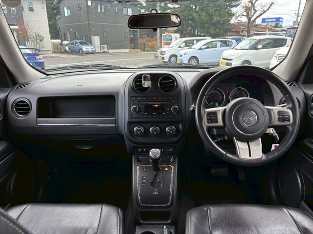 ジープ・パトリオット リミテッド　フルタイム４ＷＤ　　オーディオ　サンルーフ　ルーフレール　冬タイヤ付き　　Ｓカメラ　オートクルーズコントロール　運転席パワーシート　本革　エアコン　パワーウィンドウ　盗難防止システム（8枚目）