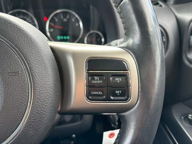 ジープ・パトリオット リミテッド　フルタイム４ＷＤ　　オーディオ　サンルーフ　ルーフレール　冬タイヤ付き　　Ｓカメラ　オートクルーズコントロール　運転席パワーシート　本革　エアコン　パワーウィンドウ　盗難防止システム（12枚目）