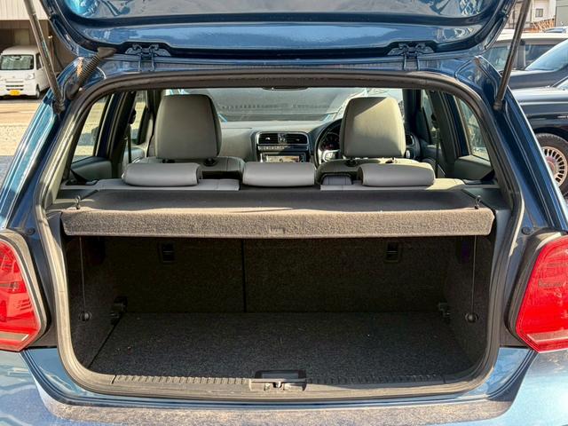 ポロ ブルーＧＴ　ナビ＆ＴＶ　冬タイヤ付き　バックカメラ　クルーズコントロール　ハーフレザーシート　禁煙車　ＥＴＣ　オートエアコン　サイドエアバッグ　ＢＴ接続（7枚目）