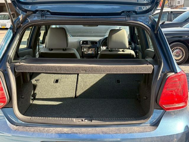 ポロ ブルーＧＴ　ナビ＆ＴＶ　冬タイヤ付き　バックカメラ　クルーズコントロール　ハーフレザーシート　禁煙車　ＥＴＣ　オートエアコン　サイドエアバッグ　ＢＴ接続（8枚目）