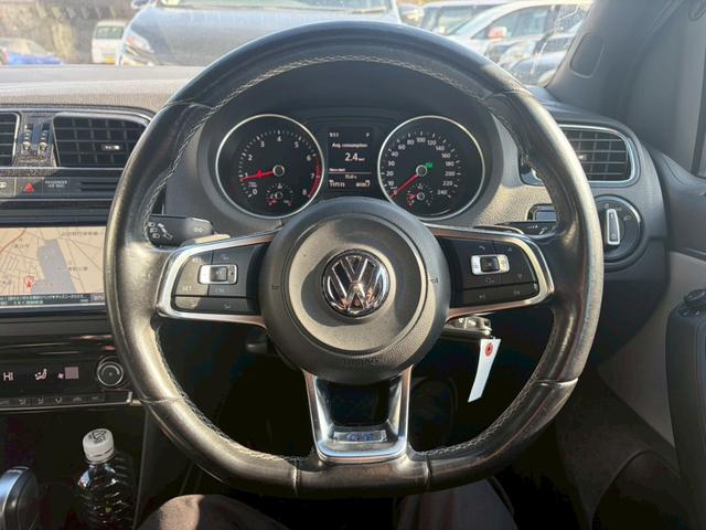 ポロ ブルーＧＴ　ナビ＆ＴＶ　冬タイヤ付き　バックカメラ　クルーズコントロール　ハーフレザーシート　禁煙車　ＥＴＣ　オートエアコン　サイドエアバッグ　ＢＴ接続（11枚目）