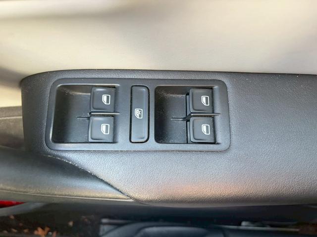 ポロ ブルーＧＴ　ナビ＆ＴＶ　冬タイヤ付き　バックカメラ　クルーズコントロール　ハーフレザーシート　禁煙車　ＥＴＣ　オートエアコン　サイドエアバッグ　ＢＴ接続（23枚目）