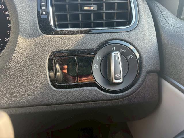 ポロ ブルーＧＴ　ナビ＆ＴＶ　冬タイヤ付き　バックカメラ　クルーズコントロール　ハーフレザーシート　禁煙車　ＥＴＣ　オートエアコン　サイドエアバッグ　ＢＴ接続（24枚目）